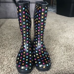 Black polka dot rain boots